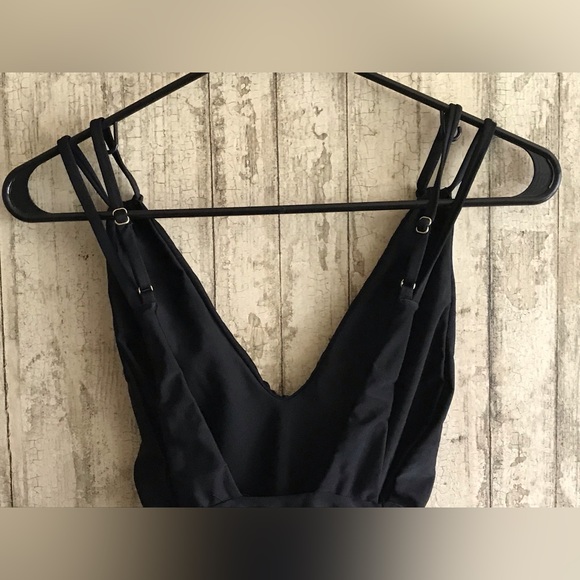 Deep V-neck Tori Praver Bathing Suit - Picture 6 of 6